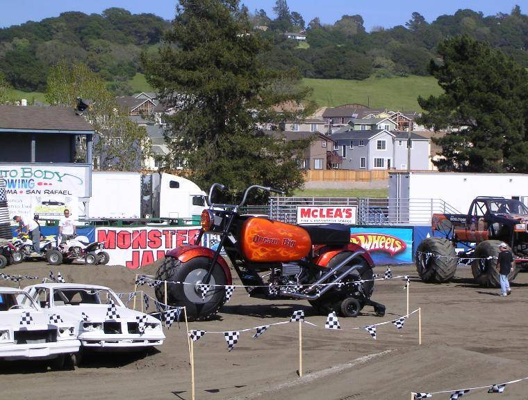 Descubra a maior motocicleta do mundo world s tallest work 2 | Curiosidades | gigante, moto, recordes