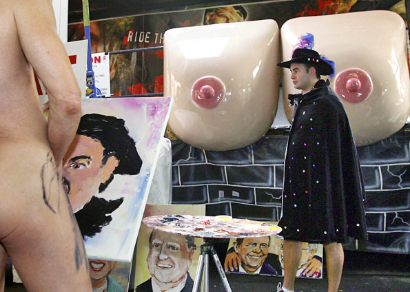 Conheça Pricasso - o cara que não pinta , dá uma pintada pintps | Arte | Arte, arte contemporânea, bizarrice, bizarro, incrível, pinto, sexo