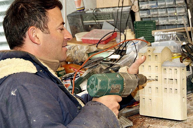 Sujeito constrói réplica de Paris em miniatura no jardim miniatufranca4 | Arte | Arte, bizarro, curioso, incrível, miniatura, tag