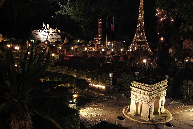 Sujeito constrói réplica de Paris em miniatura no jardim miniatufranca5 | Arte | Arte, bizarro, curioso, incrível, miniatura, tag