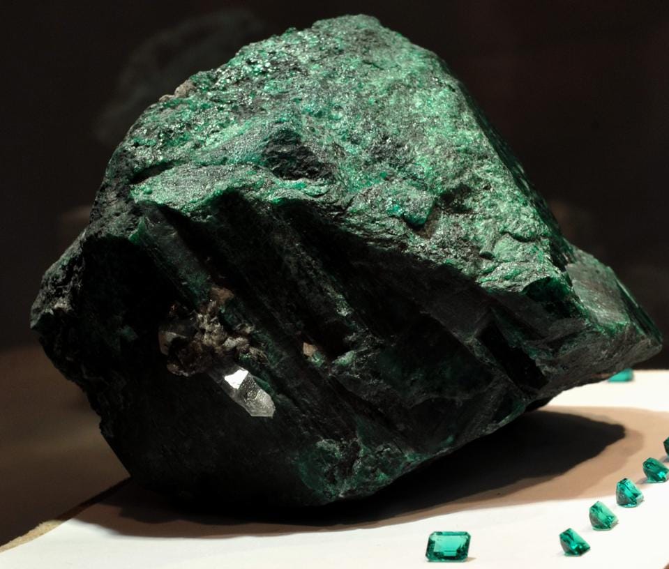 A maior esmeralda do mundo 960x0 2 | Curiosidades | curioso, diamantes, esmeralda, gigante, incrível, joia, pedra, Record, recordes