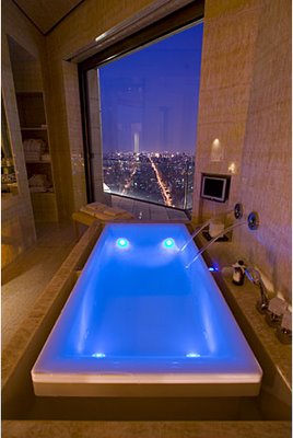Banheiras, Jacuzzi, piscinas e spas 1480483696 d72166f738 1 | Curiosidades | água, curioso, design, Textos