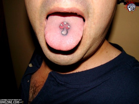 Tatuagem na língua? Língua com tatuagem extensa