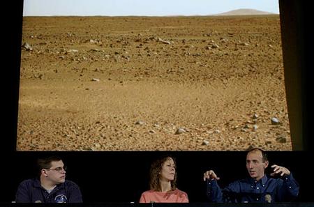 Por que a NASA edita todas as fotos de marte antes de divulgar? MARS ROVER.sff RS103 20040110150347 | Bizarro | Astronomia, bizarro, curioso, espaço, Marte, NASA