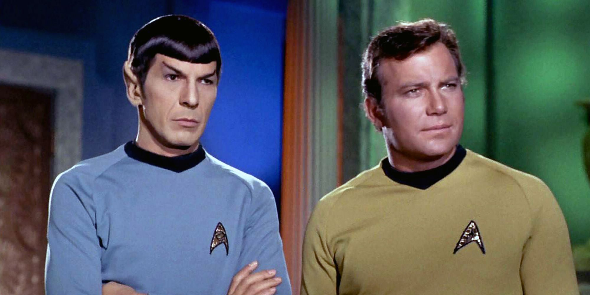 Os melhores 30 filmes com extraterrestres 1469545619 star trek uniforms | Arte | aliens, cinema, filmes, ufo