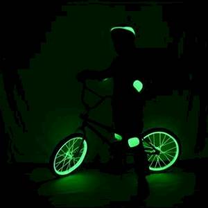 Tinta que fica acesa no escuro por 12 anos bike mpk glowpaint crop 300 | Ciência | curioso, incrível, material, Tecnologia, tinta