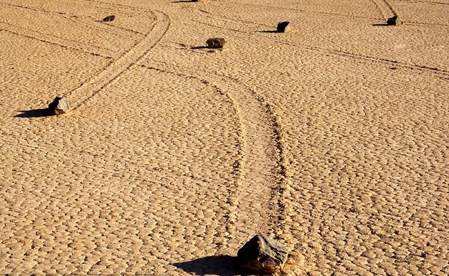 As pedras que andam pedras que andam deserto | Ciência | bizarro, curioso, estranho, fisico, incrível, pedras