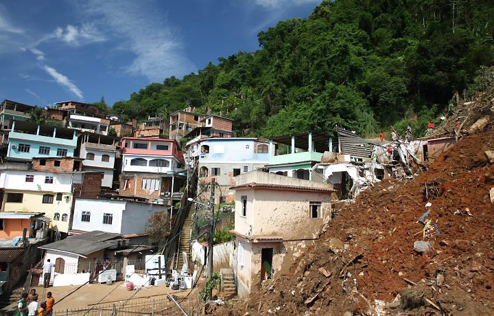 Niterói, o retrato do Brasil morro da carioca depois desabamento angra dos reis | Incrível | desgraça, política, Textos, violência