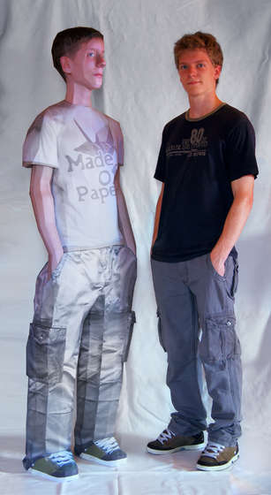 Como fabricar seu próprio clone de papel F0ZTL1GGBB7GS2L.MEDIUM | Arte | Arte, curioso, incrível, papercraft