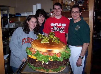 Mundo gigante - Um apanhado de coisas gigantes da web world largest burger 123lb | Animais | animais, bichos, curioso, gigante, incrível