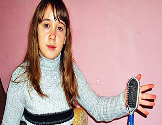 Pessoas magnéticas schoolgirl magnetic hands | Bizarro | bizarrice, bizarro, curioso, estranho, incrível, magnetico, poderes