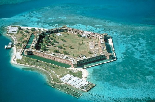5 ilhas curiosas que quase ninguém imagina que existam Fort Jefferson Dry Tortugas 500x331 1 | Bizarro | bizarro, curioso, dicas, estranho, ilha, incrível