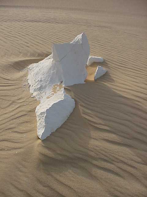 Os fabulosos desertos branco e preto no Saara stone sand | Bizarro | curioso, desrto, egito, fotos, mumias, saara, turismo, vulcão