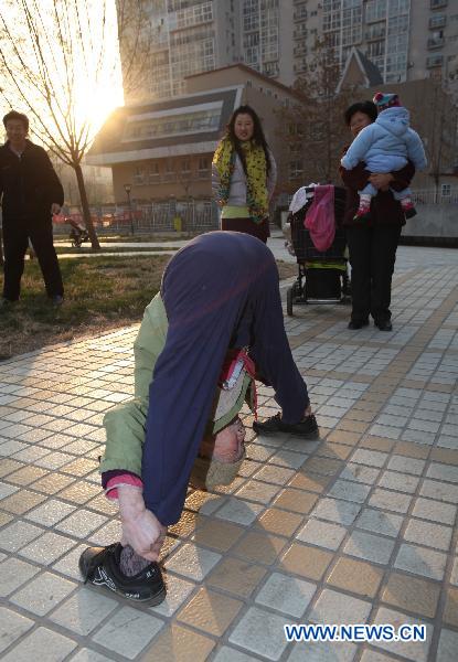 Idosa de 82 anos na pracinha 4 funny | Bizarro | bizarro, china, chinês, cinrível, curioso