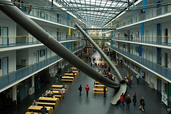 Top 10 escorregadores munich university slide | Bizarro | curioso, gigante, incrível