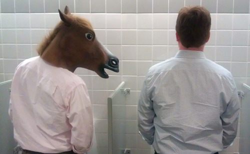 Morreu na hora de "molhar o biscoito": Estranhos casos de mortes relacionadas ao S-E-X-)0 horse head mask1 | Curiosidades | bizarro, curiosidades, incrível, mortes, sexo
