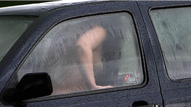 Morreu na hora de "molhar o biscoito": Estranhos casos de mortes relacionadas ao S-E-X-)0 soccer star and girlfriend asphyxiated during car sex causes of death photo u1 | Curiosidades | bizarro, curiosidades, incrível, mortes, sexo