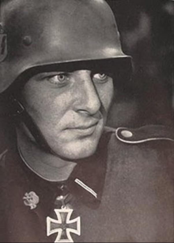 Foto Gump do dia: Um nazista main qimg 2ef63041452e06e19a03136d6a6e71af | Foto gump do dia | foto guerra, foto gump do dia, guerra, nazista, segunda guerra mundial