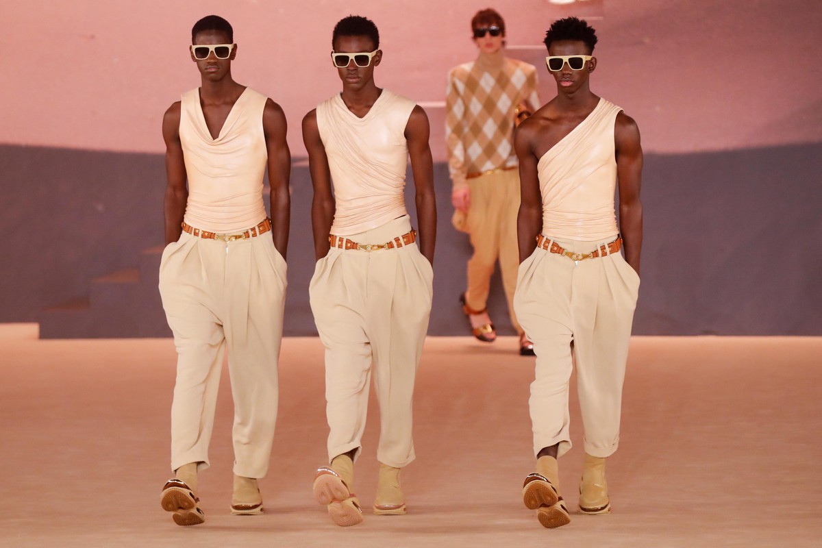 Festa da marmota: Um show de vestuário masculino na semana da moda de Paris 33ddf7772265 | Curiosidades | bizarro, estranho, moda
