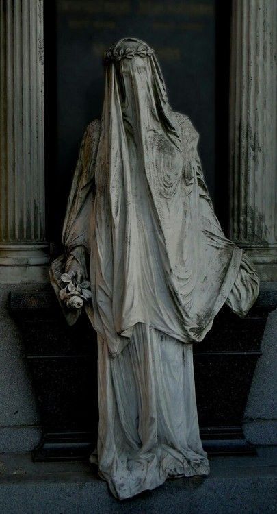 Estatuas macabras 4cb7f5928884c7afaeedbe1df588b815 | Arte | Arte, bizarro, cemiterios, estátuas, mortes, tumulos