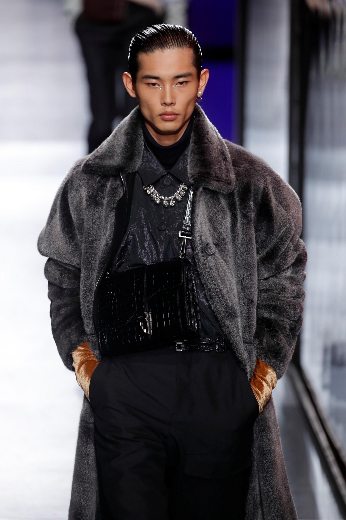 Festa da marmota: Um show de vestuário masculino na semana da moda de Paris 5721f8efe7c4 | Curiosidades | bizarro, estranho, moda