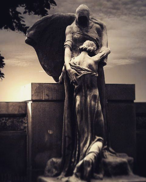 Estatuas macabras 5a9d78958098b783d55fee695bf75f96 | Arte | Arte, bizarro, cemiterios, estátuas, mortes, tumulos