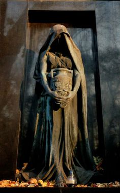 Estatuas macabras 5d90207c91969508eb072f27326bba46 | Arte | Arte, bizarro, cemiterios, estátuas, mortes, tumulos