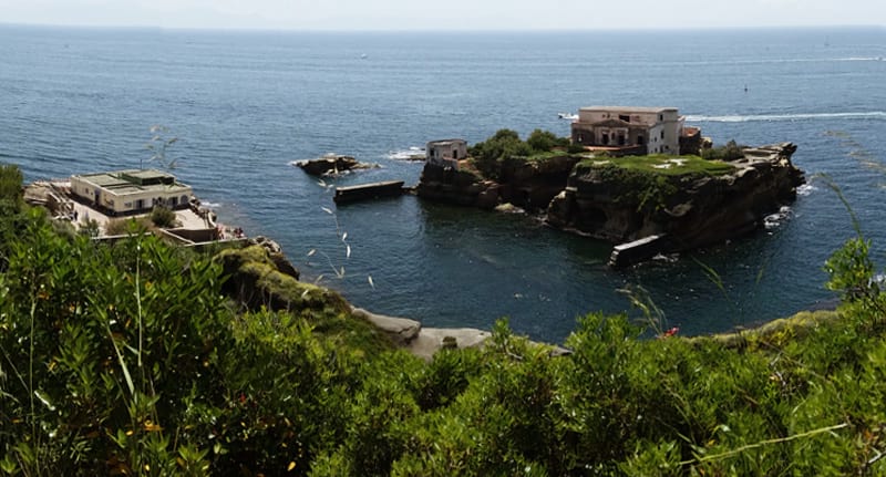 A misteriosa ilha em que todos os que moraram lá, se deram mal 4444444444 | Lugares | ilha, italia, logares, mistério