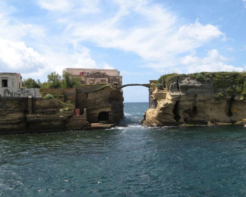 A misteriosa ilha em que todos os que moraram lá, se deram mal no2 | Lugares | ilha, italia, logares, mistério