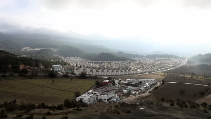 Foto gump do dia: A favela dos castelinhos Burj Al Babas A cidade fantasma cheia de castelos de conto de fadas SAPO Viagens 6 | Lugares | bizarro, castelos, favela, incrível, tuquia