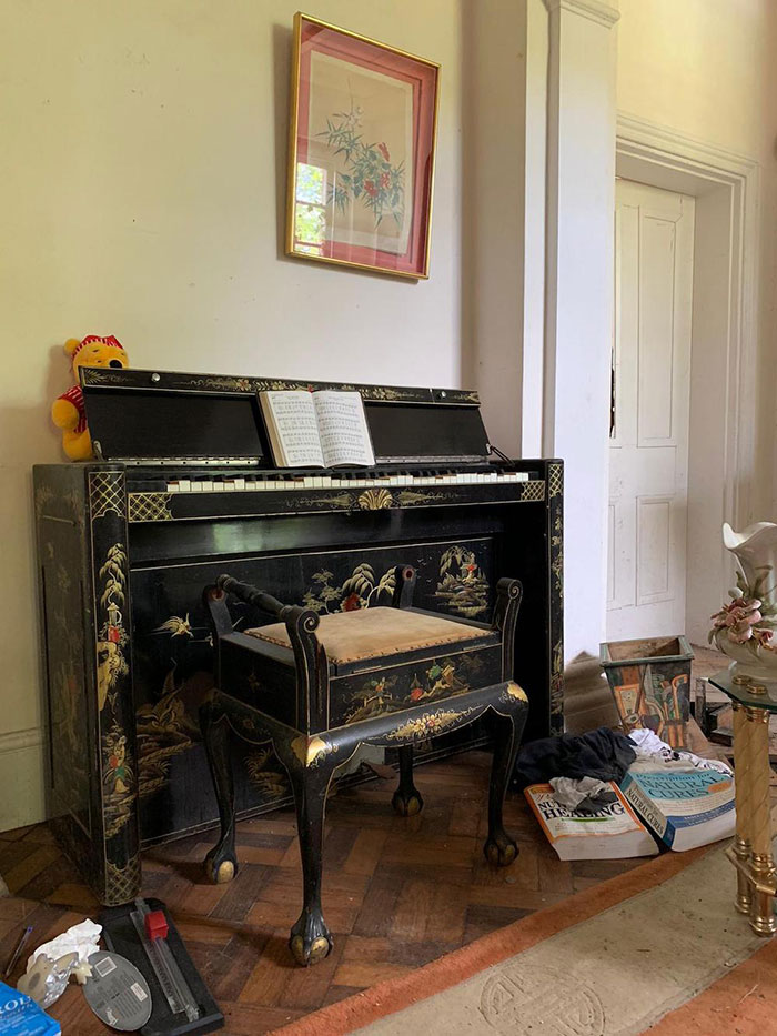 O mistério do desaparecimento de uma família inteira Nessa mansão os antigos proprietários fugiram misteriosamente e deixaram seus artigos de luxo para trás 21 | Bizarro | casa, desaprecimento, estranho sinistro, inglaterra, mansão, mistério