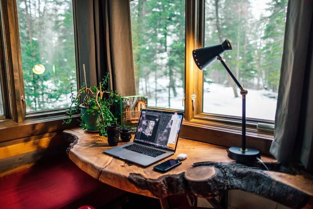 5 dicas para tornar seu home office mais produtivo A decoração e organização contam muito para a produtividade no home office