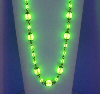 A curiosa história do vidro radioativo usado em garrafas. Você beberia? czech faceted yellow uranium glass bead necklace 16 vaseline | Curiosidades | bizarro, curiosidade, incrível, radioativo, urânio, vidro