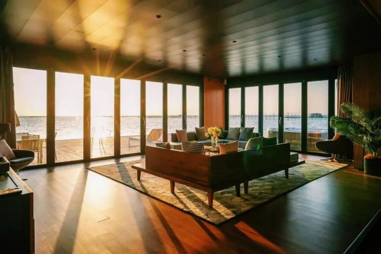 Conheça a mansão flutuante de 600 metros quadrados de um empreendedor chinês floating home5 750x500 1 | Arquitetura | arquitetura, casa, china, curisidades