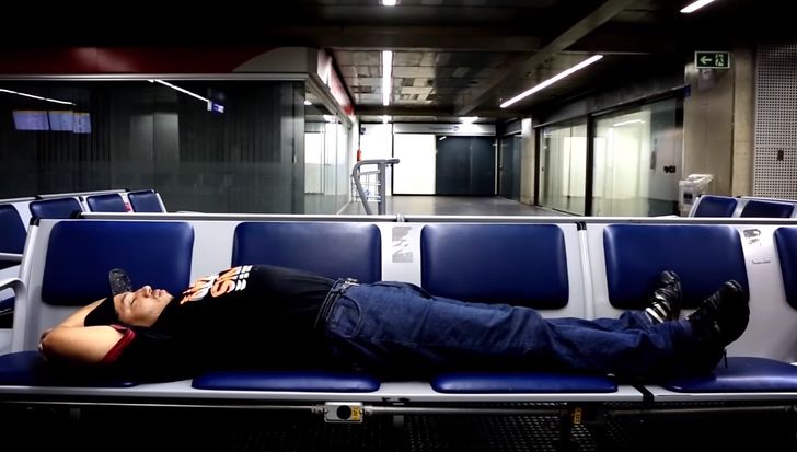 A curiosa história do homem que ficou morando num aeroporto 65d57c5e7486893260694adee0 | Curiosidades | aeroporto, bizarro, curiosidades, perdido, refugiado