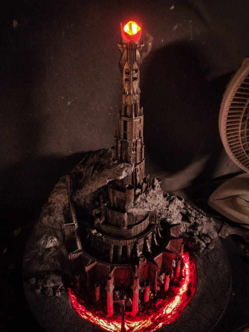 A torre do Sauron 42c16186 71b0 4225 93ca d209b07ffde1 | Arte | escultura, modelo, sauron