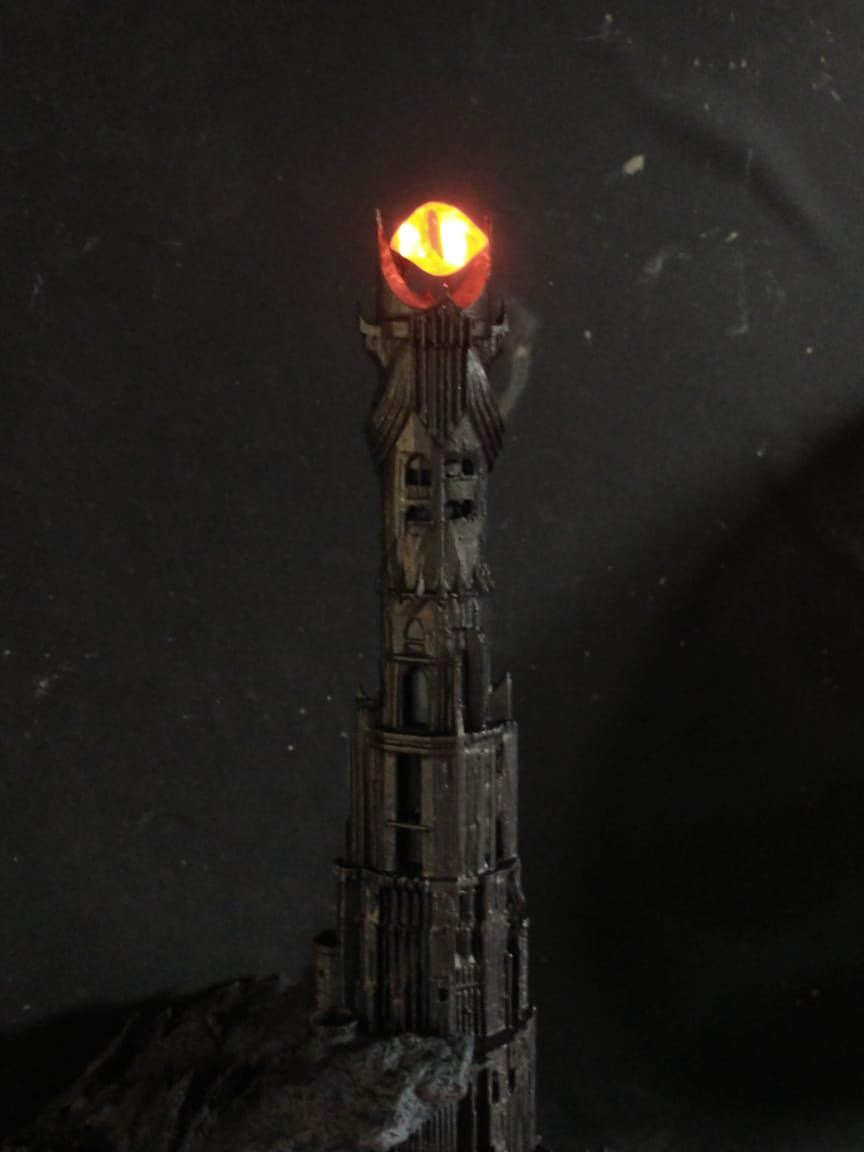A torre do Sauron 85b9aee7 04d2 4ceb 92fe 8c13e33259bd 1 | Arte | escultura, modelo, sauron