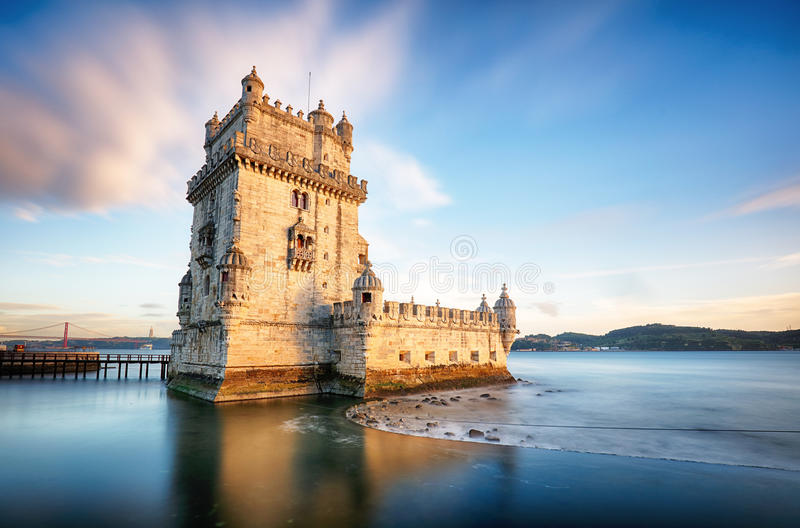 Como sair do Brasil e ir morar em Portugal? torre de lisboa belem tagus river portugal 89793467 | Dicas | dicas, imigração, Portugal, viver