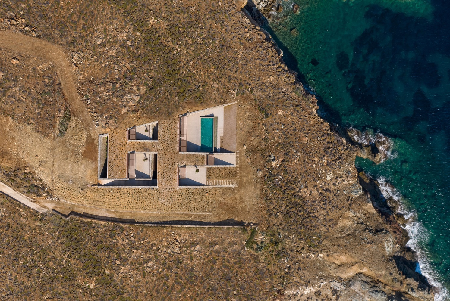 Casa bunker 2 YIORGIS YEROLYMBOS | Arquitetura | arquitetura