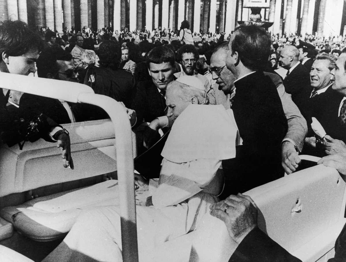 Como o Papa João Paulo II perdoou o homem que tentou assassiná-lo 300915 58 | Curiosidades | atentado, curioso, história, João Paulo II, morte, papa, soviético