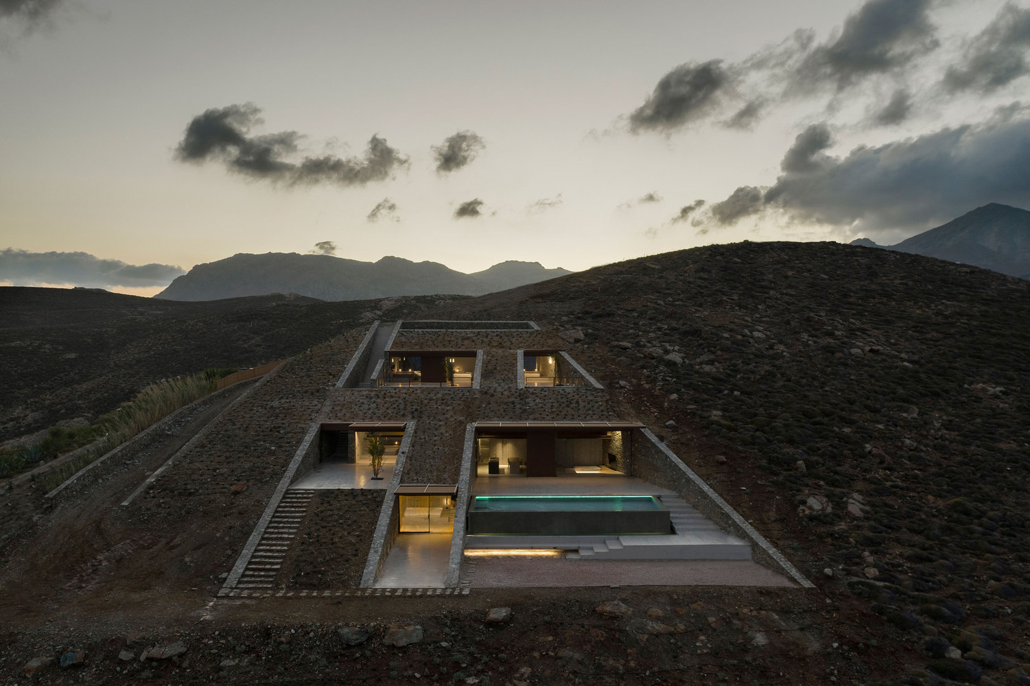 Casa bunker 9 YIORGIS YEROLYMBOS | Arquitetura | arquitetura