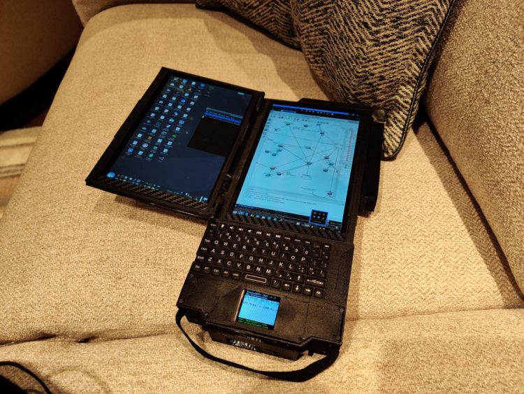 Conheça o notebook de sete telas Expanscape Aurora 7 laptop4 750x563 1 | Bizarro | bizarro, computador, curioso