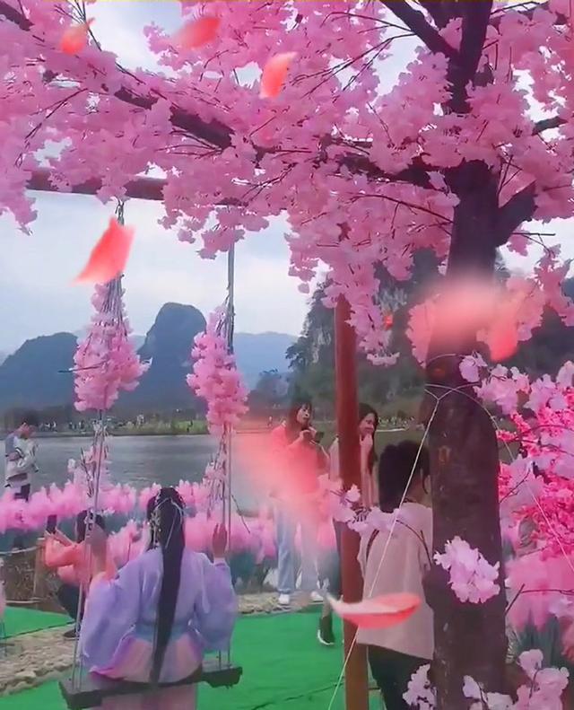 Homem desesperado gasta 15.500 dólares para fazer uma "ilha do amor" para a namorada e... se ferra. Love Island China6 | Curiosidades | amor, curioso, lugares