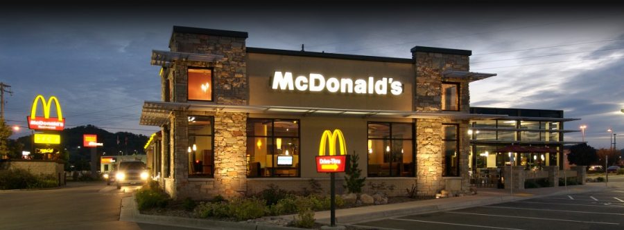 Fastfood da vergonha: Descubra os piores fastfoods dos Estados Unidos McDonalds Storefront 900x333 1 | Curiosidades | comida, curiosidades, humor, listas