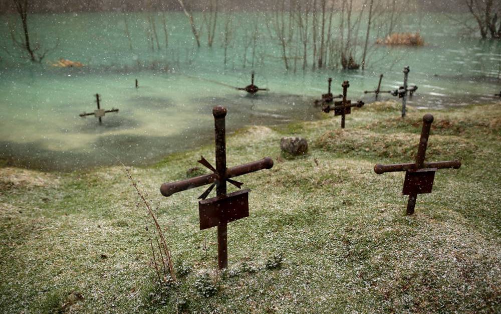 Uma vila que virou um lago tóxico na Romênia conheca geamana a vila romena que se tornou um lago toxico 3 | Lugares | lugares, sinistro, tragico
