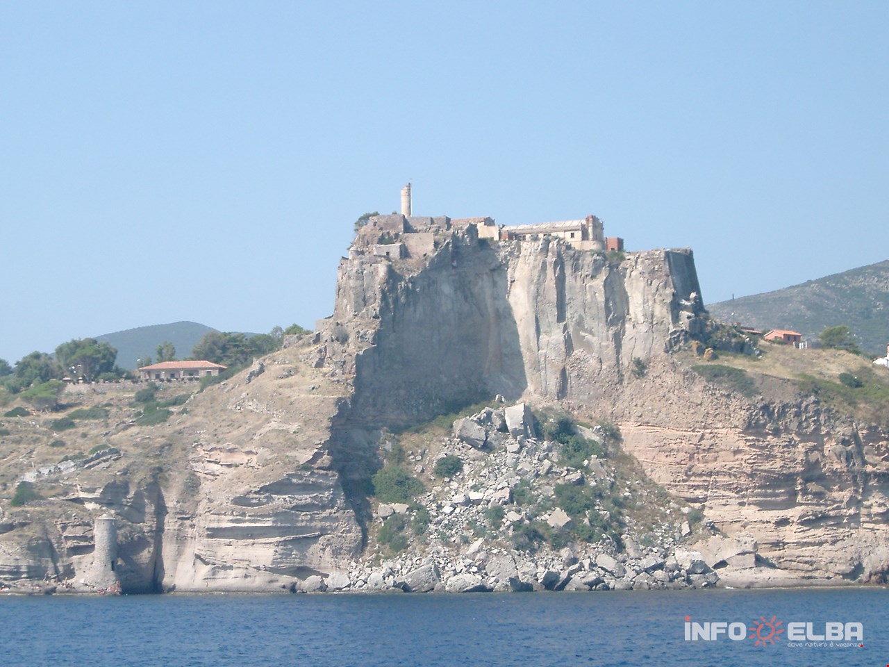 Conheça uma ilha onde TODOS os moradores viraram suspeitos de roubo o capraia imgp9551 | Curiosidades | curioso, ilha, italia, roubo