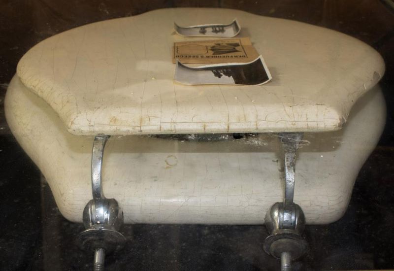 Um cara pagou 19.000 dólares pelo assento sanitário do Hitler sidenye 1 | Curiosidades | curiosidades, guerra, hitler, nazista, segunda guerra mundial
