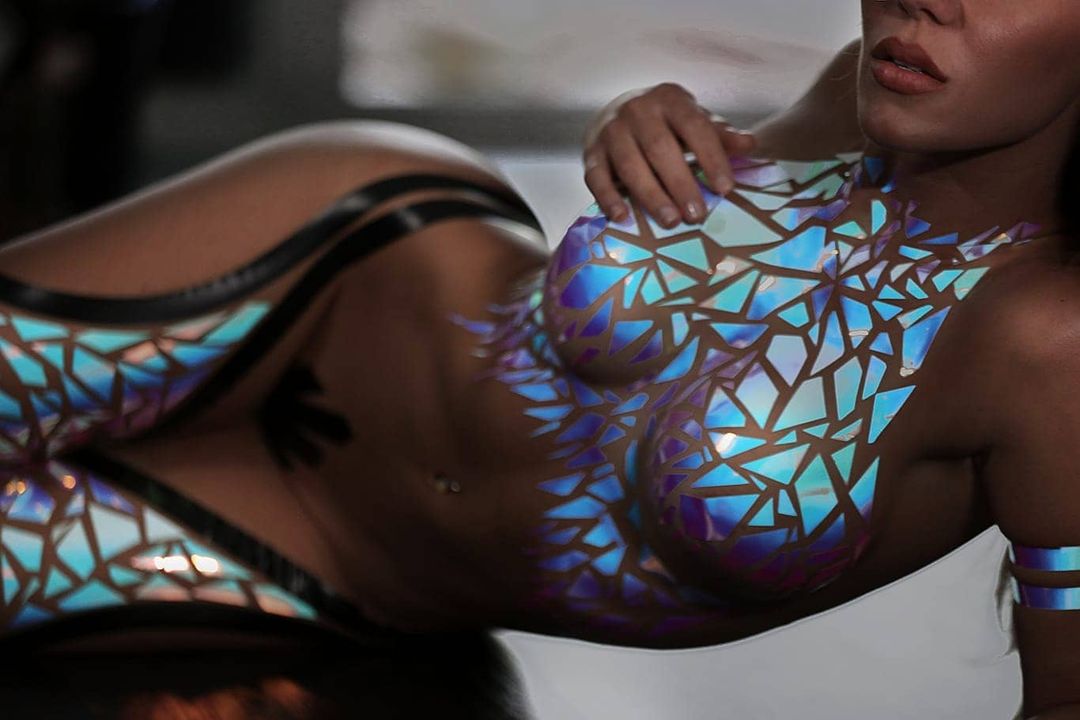 Trajes de banho de fita isolante 23804100 original | Arte | Arte, biquini, bizarro, bonitas, curioso, moda, mulheres