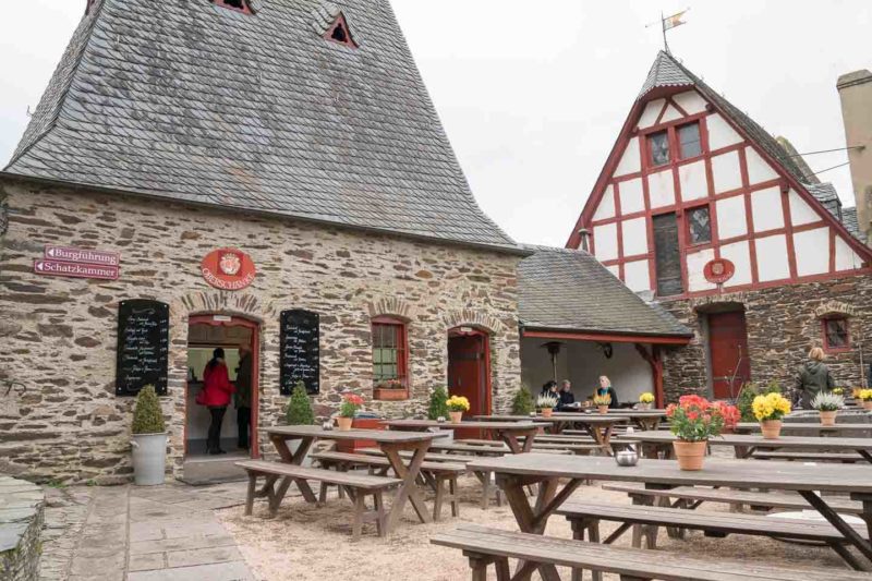Foto gump do dia: O castelo Eltz Eltz Castle Restaurant 800x533 1 | Lugares | alemanha, castelo, curioso, Eltz, lugares