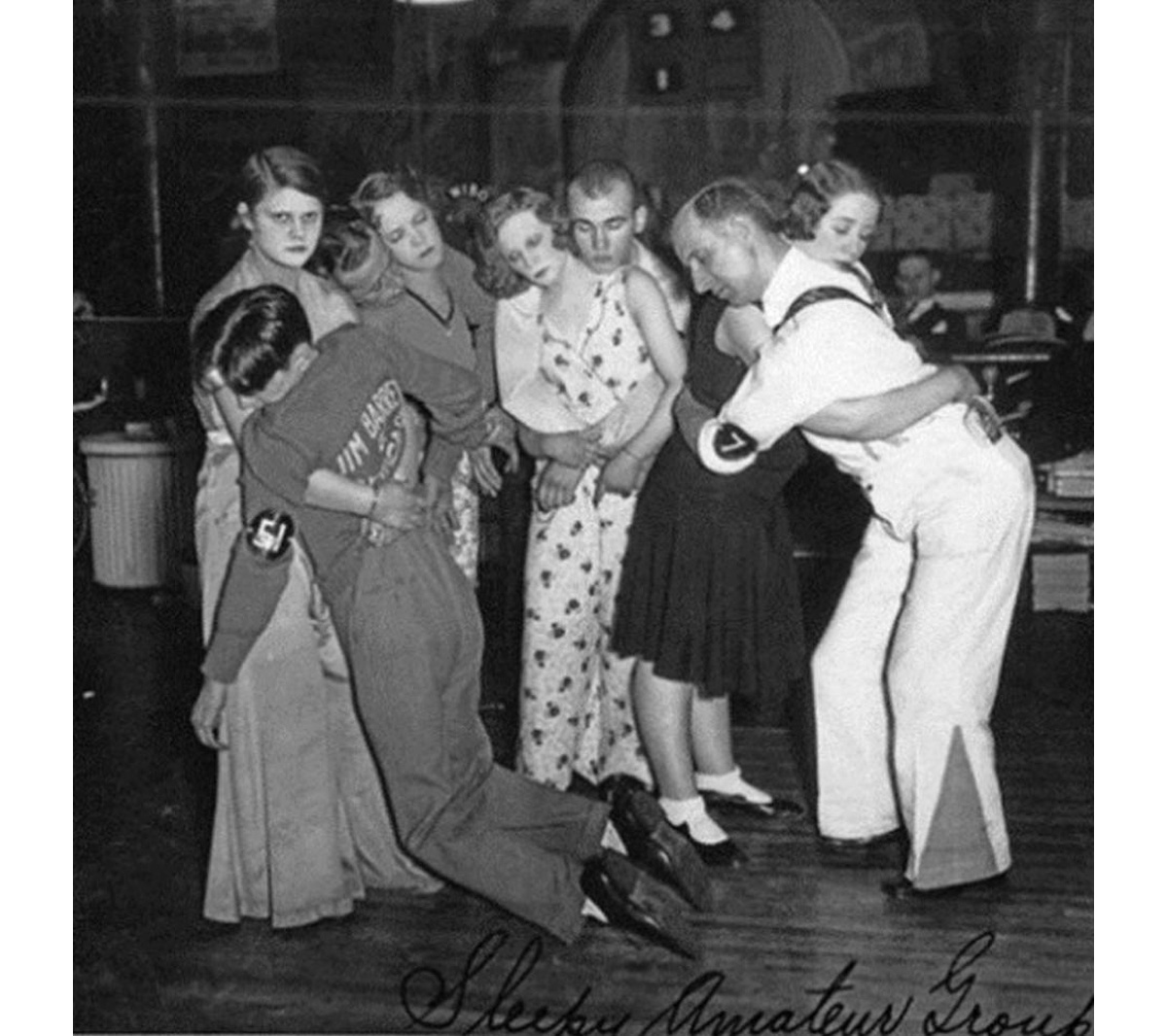 As estranhas maratonas de dança a280ccd7435a19267faa | Curiosidades | bizarro, curioso, dança, estranho